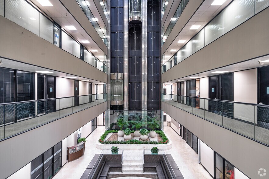 More Photos Of 11811 North Freeway, Houston Office For Lease