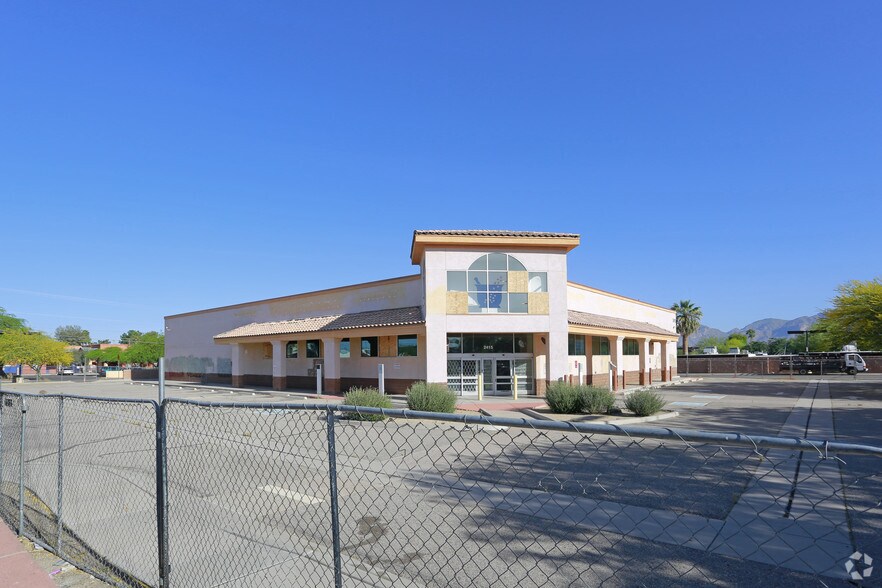 More Photos Of 2415 N Alvernon Way, Tucson Department Store For Sale