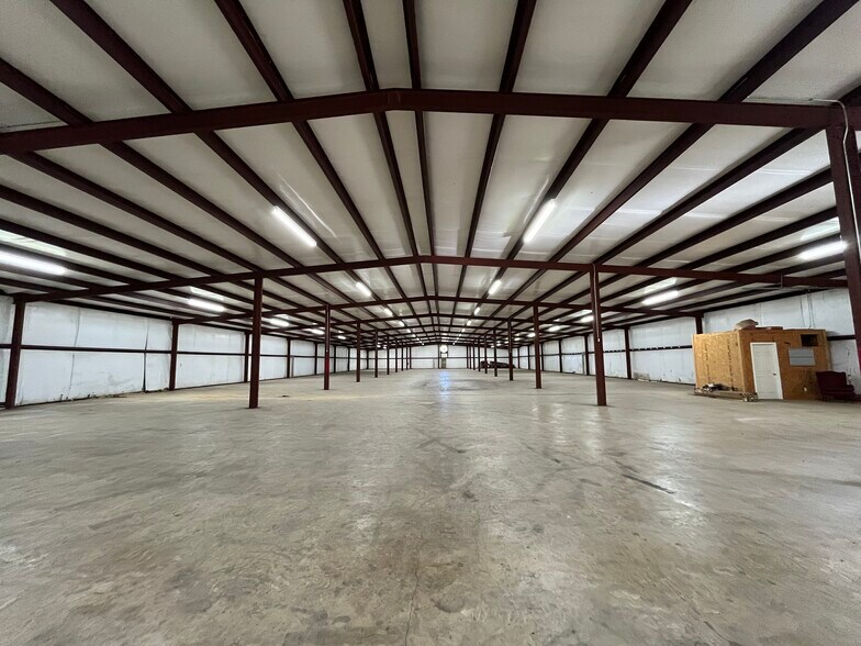 More Photos Of 286 Carter St, Okolona Warehouse For Lease