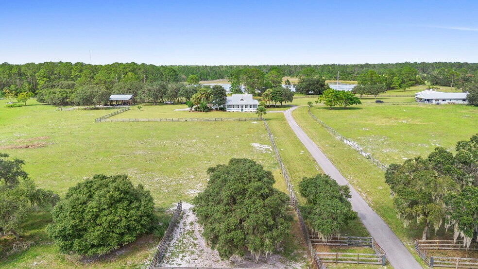 More Photos Of 42554 Maggie Jones Rd, Paisley Horse Stables For Sale
