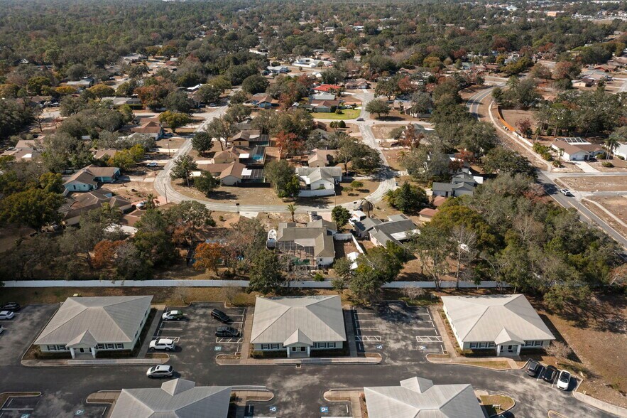 More Photos Of 8352 Forest Oaks Blvd, Spring Hill Office For Sale