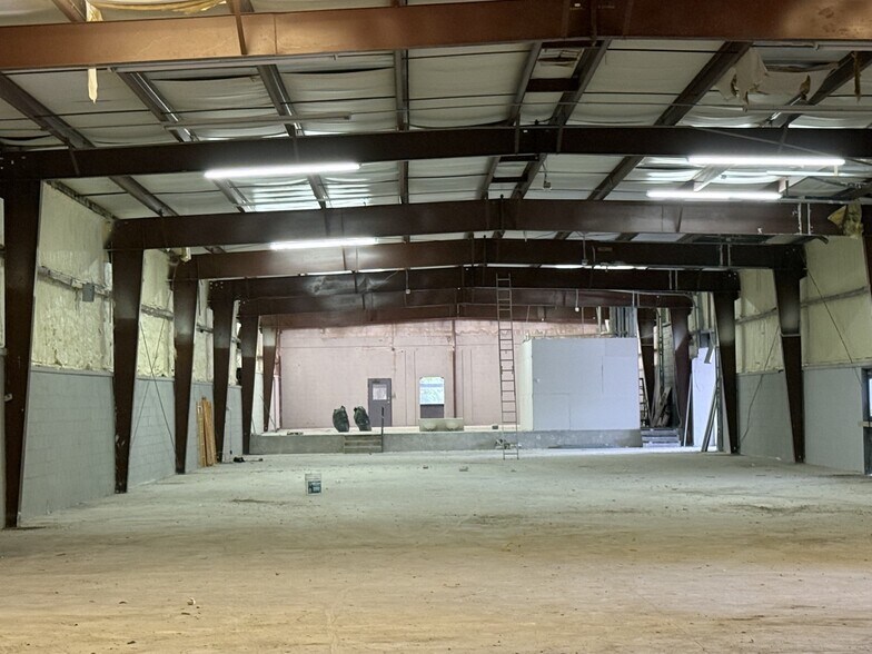 More Photos Of 7725 N Orange Blossom Trl, Orlando Warehouse For Sale