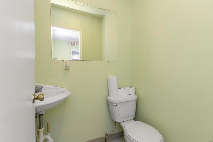 More Photos Of 7228 West Florissant Ave, Jennings Office For Sale
