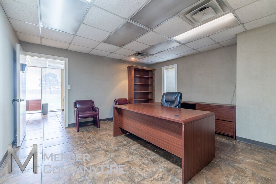 More Photos Of 813 SE 84th St, Oklahoma City Manufacturing For Sale