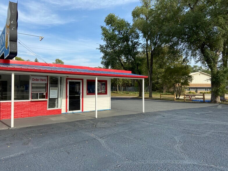 More Photos Of 1401 N Highway 20, Cannon Falls Fast Food For Sale
