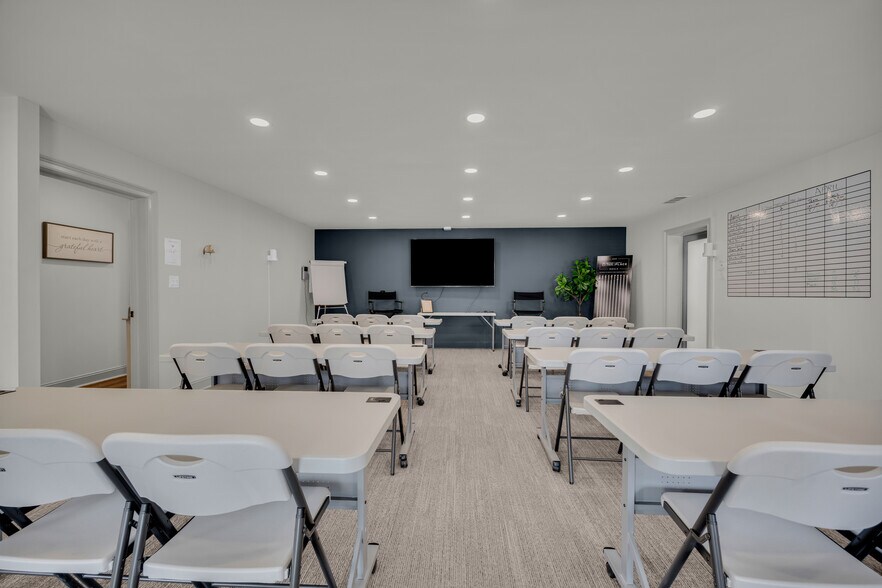 More Photos Of 679 Hospital Rd, Commerce Medical For Lease