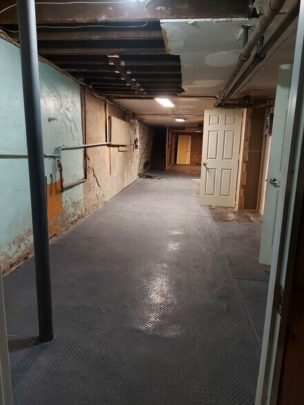 More Photos Of 474 Queen St W, Toronto Storefront Retail Office For Lease