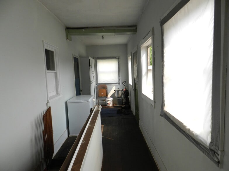 More Photos Of 104 Challis St, Salmon Warehouse For Sale