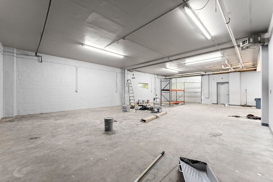 More Photos Of 3917 Old Flowery Branch Rd, Oakwood Flex For Lease