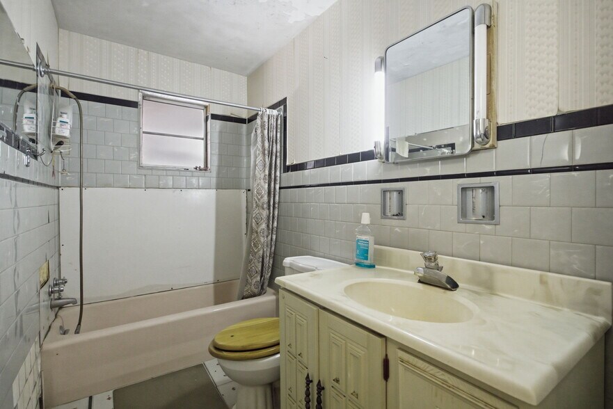 More Photos Of 501 S Breezewood Rd, Breezewood Specialty For Sale