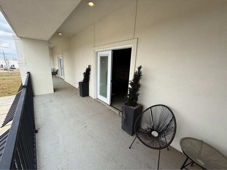 More Photos Of 108 Dees Dr, Gluckstadt Office For Lease