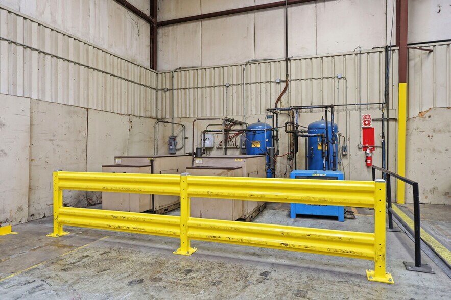More Photos Of 1526 S Brightleaf Blvd, Smithfield Warehouse For Lease