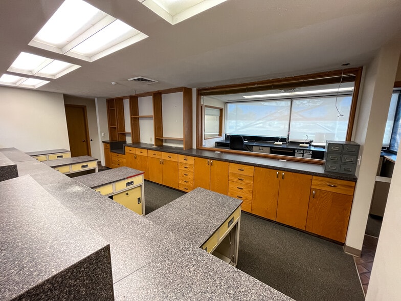 More Photos Of 524 N Main St, South Hutchinson Bank For Sale