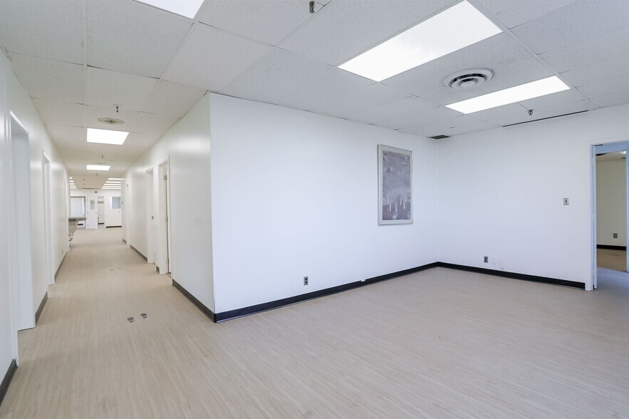 More Photos Of 2334 Production Dr, Indianapolis Warehouse For Lease