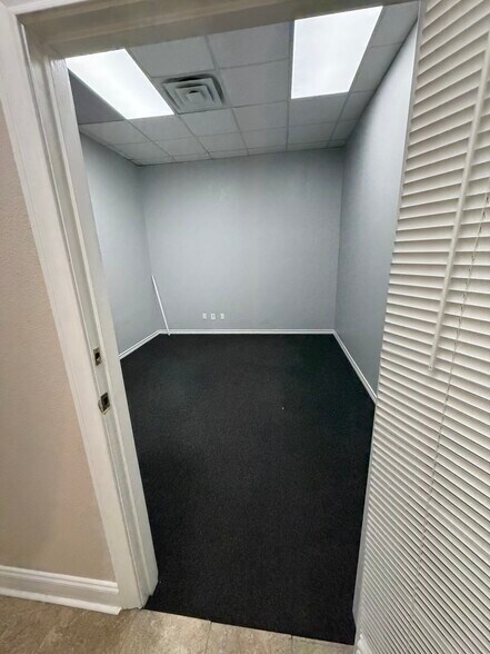 More Photos Of 6025 Heards Ln, Galveston Office For Lease