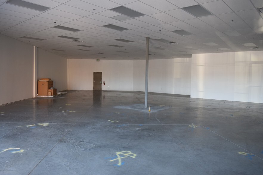 More Photos Of 79485 Highway 111, La Quinta General Retail For Lease