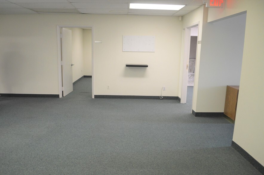 More Photos Of 6125 Airport Fwy, Haltom City Office For Lease