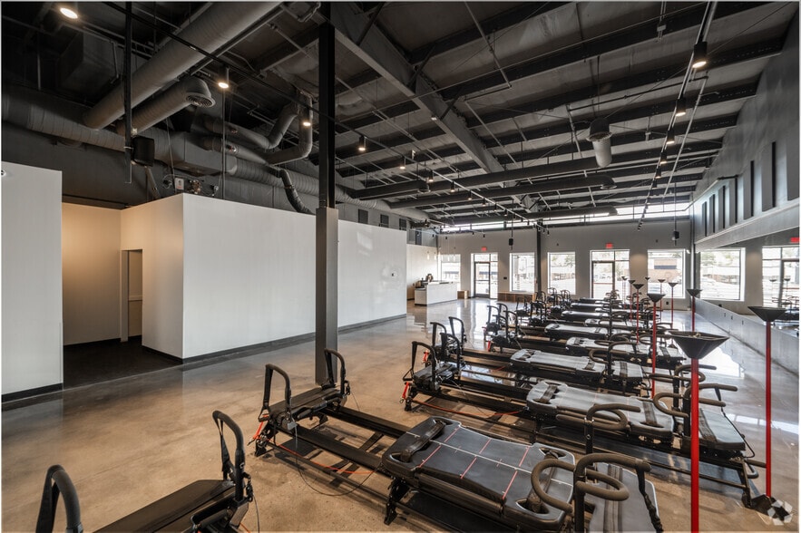 More Photos Of 750 Garden Of The Gods Rd, Colorado Springs Storefront For Lease