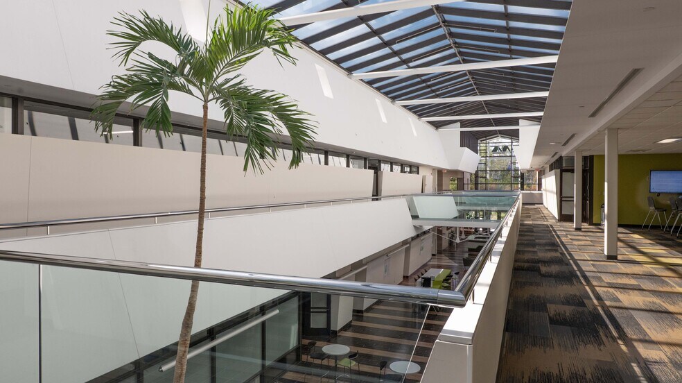 More Photos Of 600 Wilshire Dr, Troy Office For Sale