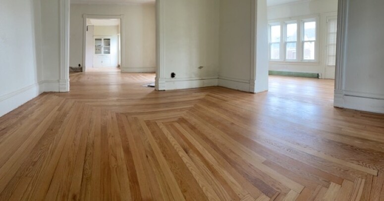 More Photos Of 208 S Elm St, Three Oaks Storefront For Sale