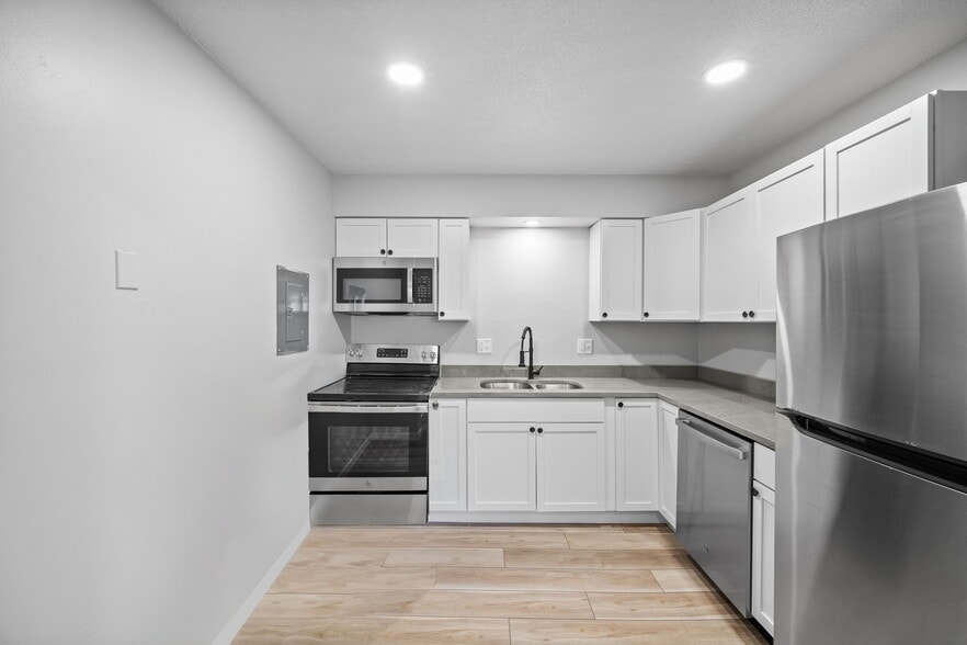 More Photos Of 2411 Welbeck Rd, Des Moines Apartments For Sale