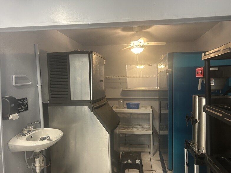 More Photos Of 413 Elm St, Welaka Freestanding For Sale