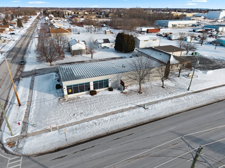 More Photos Of 3420 Dewey St, Manitowoc Freestanding For Lease