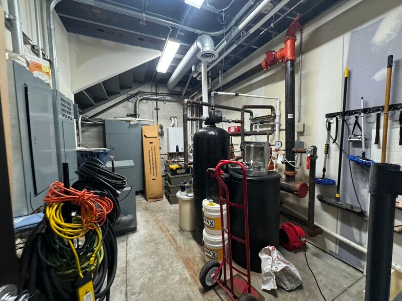 More Photos Of 572 Brewery Ln, Bourbonnais Distribution For Sale