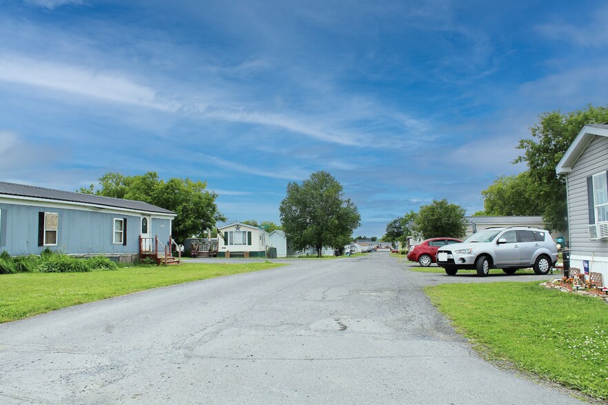 More Photos Of 50 Davis St, Presque Isle Multifamily For Sale