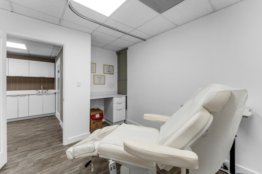 More Photos Of 8390 W Flagler St, Miami Office Residential For Lease