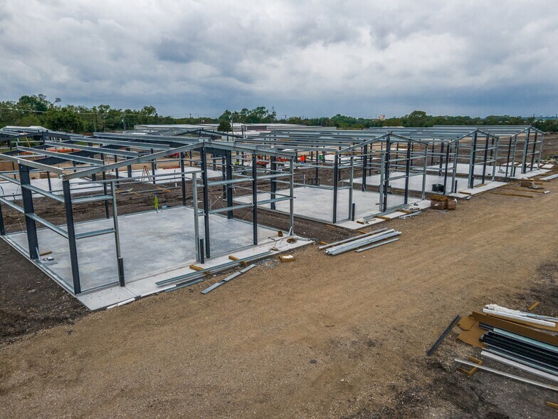 More Photos Of 10446 County Road 484 rd, Lavon Warehouse For Lease