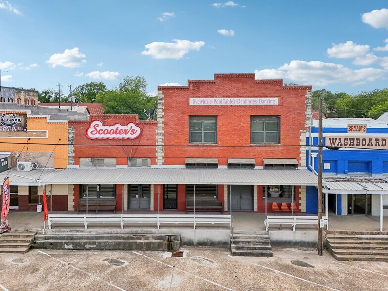 More Photos Of 113 N Main St, Moulton Bar For Sale