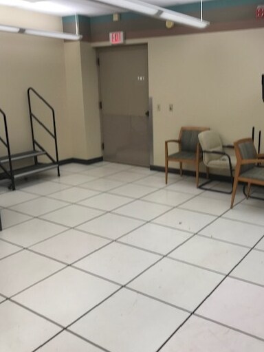 More Photos Of 1401 N Rankin St, Appleton Office For Sale