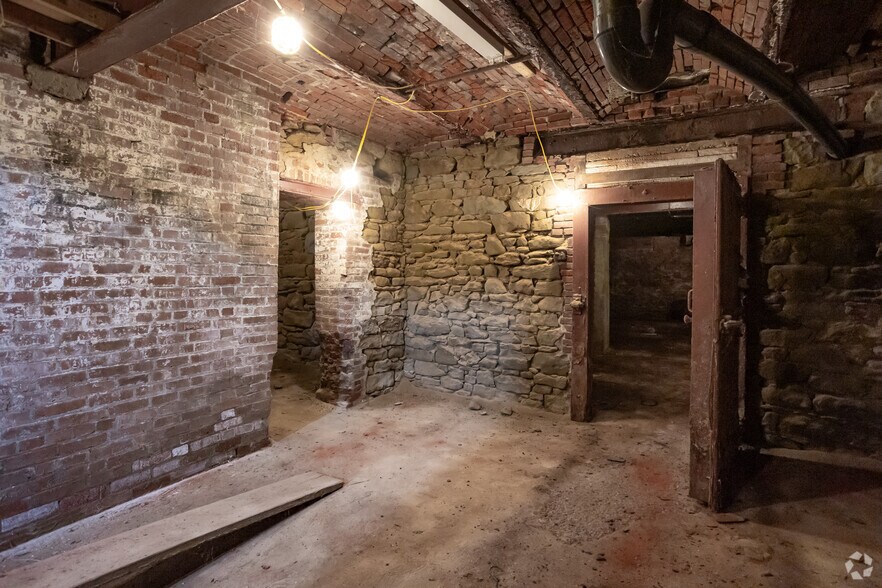 More Photos Of 102 33rd St, Pittsburgh Warehouse For Sale