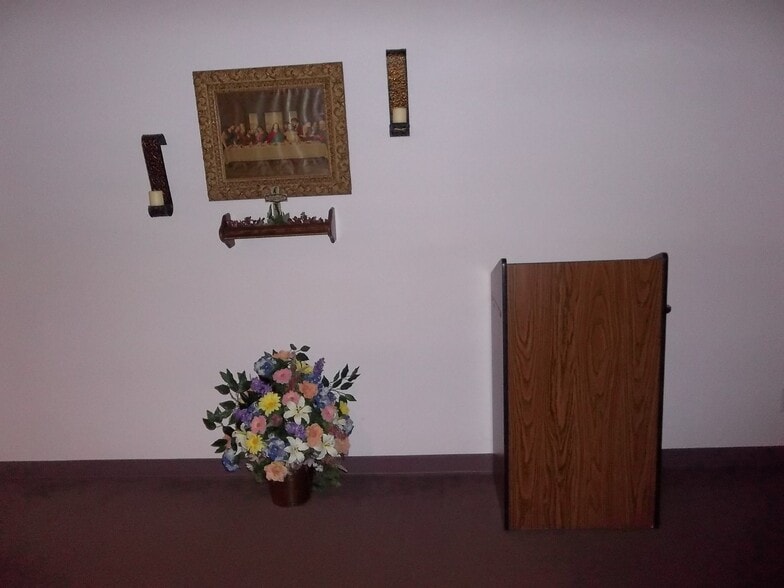 More Photos Of 1390 35th Pkwy Pky, Chanute Religious Facility For Sale