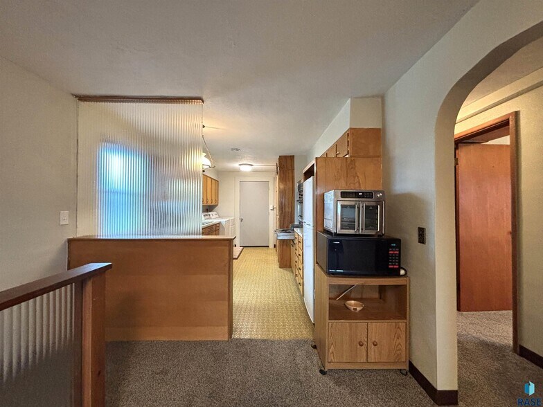 More Photos Of 118 N Broadway Ave, Miller General Retail For Sale