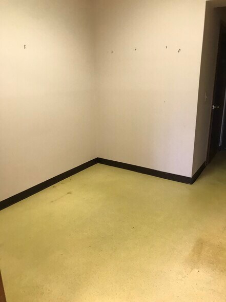 More Photos Of 55 N County Line Rd, Jackson Office For Lease