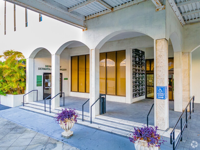 More Photos Of 2100 E Hallandale Beach Blvd, Hallandale Beach Office For Lease