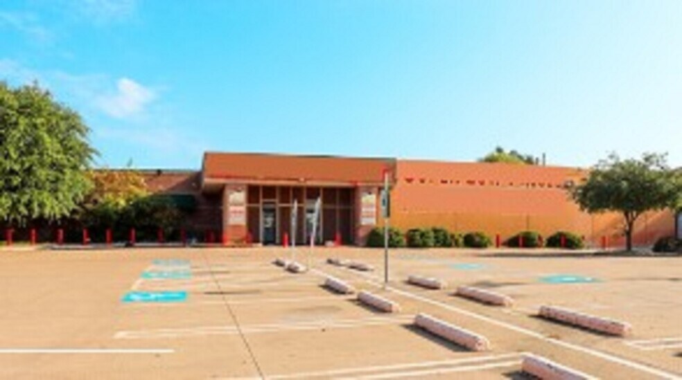 More Photos Of 2373 Stemmons Trl, Dallas General Retail For Sale