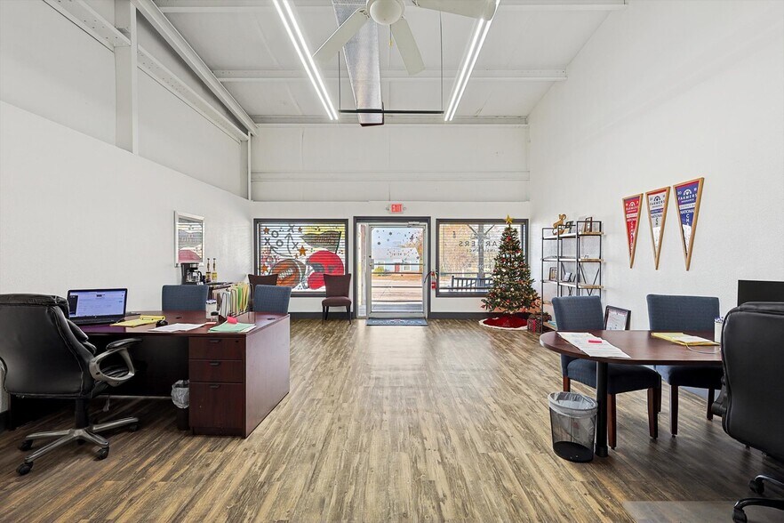 More Photos Of 317 W FM 120, Pottsboro General Retail For Sale