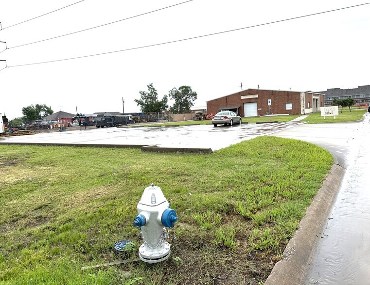 More Photos Of 211 Regency Dr, Wylie Light Manufacturing For Sale