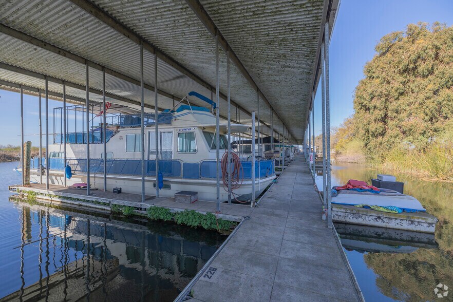 More Photos Of 7000 Holland Tract Rd, Brentwood Marina For Sale