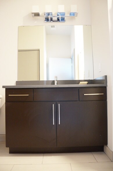 More Photos Of 2310 N Oakland Ave, Milwaukee Apartments For Lease