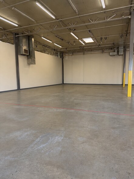 More Photos Of 2210 Hutton Dr, Carrollton Warehouse For Lease