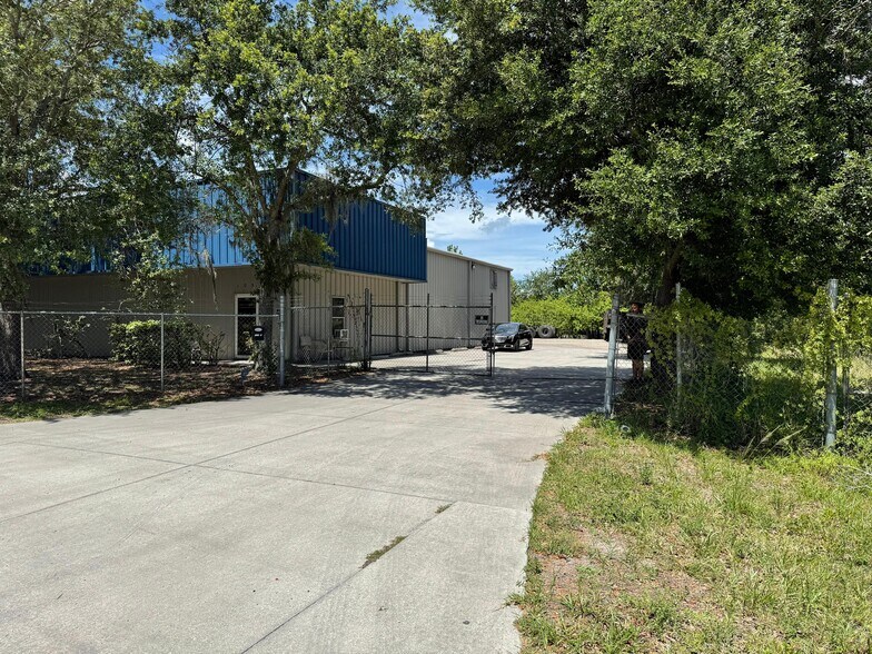 More Photos Of 10574 General Dr, Orlando Warehouse For Lease