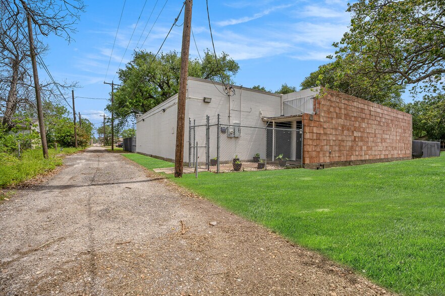 More Photos Of 714 7th Ave N, Texas City Office Residential For Sale