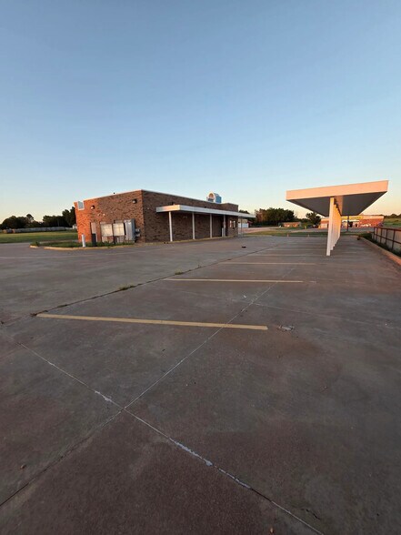 More Photos Of 609 S Coblake St, Apache Fast Food For Sale