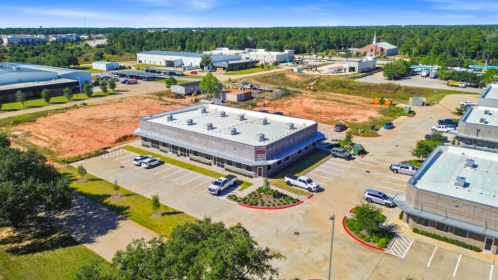 More Photos Of 2517 N Frazier St, Conroe Office For Sale