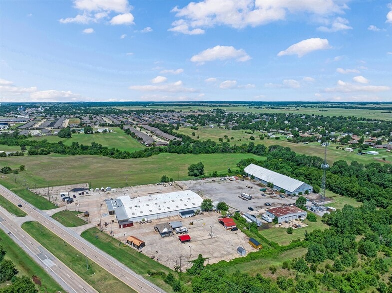 More Photos Of 1515 E Main St, Yukon Industrial For Sale