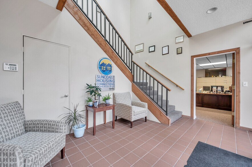 More Photos Of 2139 NE Coachman Rd, Clearwater Office For Sale